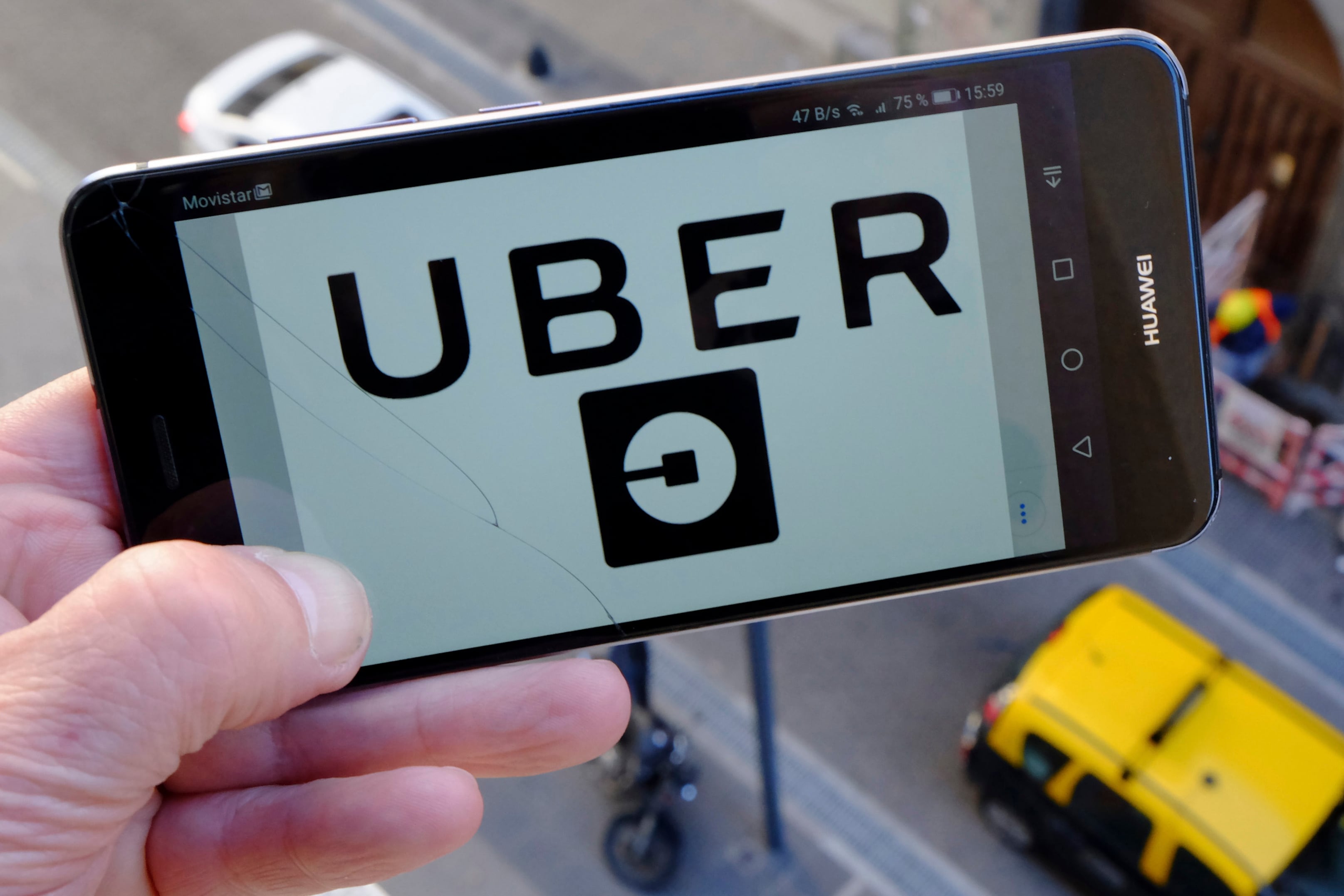 Las acciones de Uber cayeron un 12 por ciento, sumando un 25 por ciento en total desde su salida al mercado bursátil.