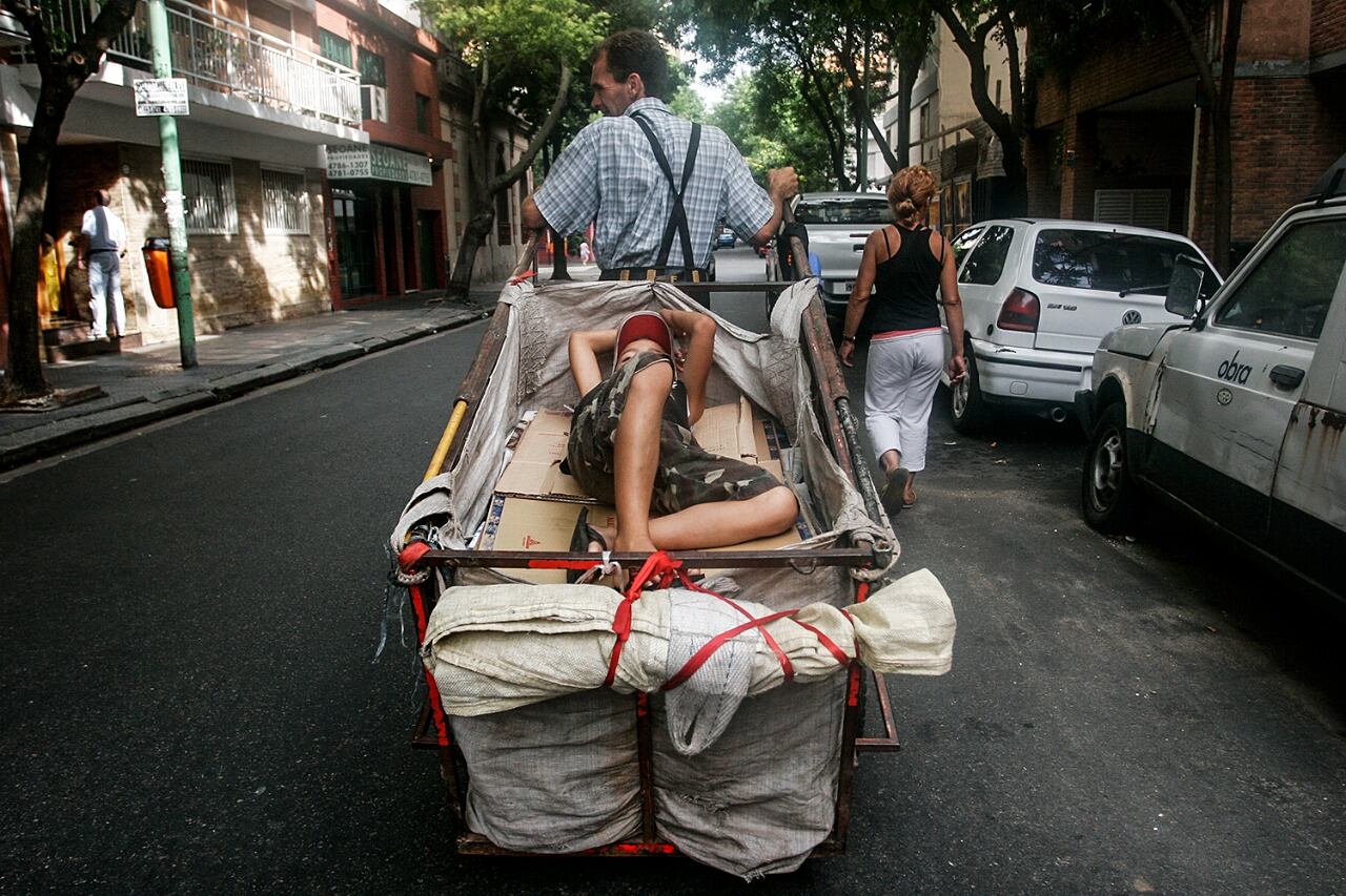 El reclamo por el salario básico universal aparece como una necesidad "urgente". 