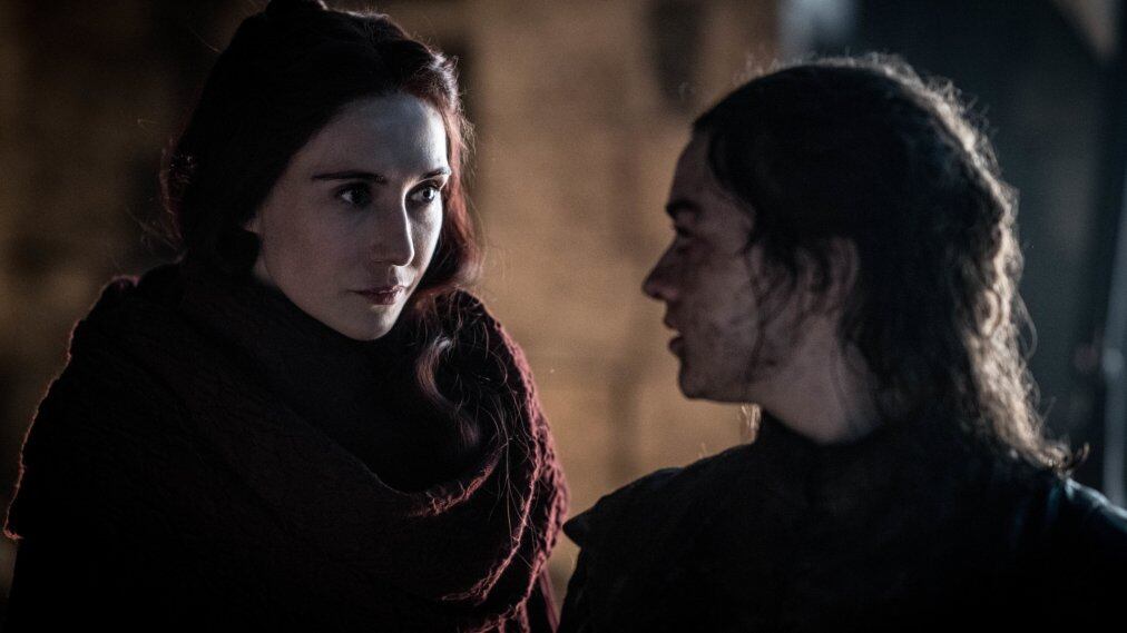 Lady Melisandre y Arya Stark,  dos viejas conocidas.