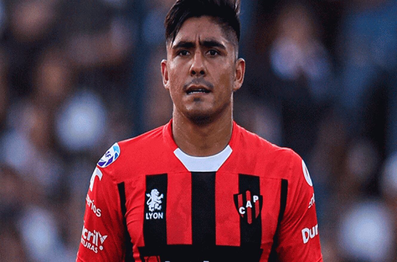 El atacante Tarragona, con la casaca de Patronato.