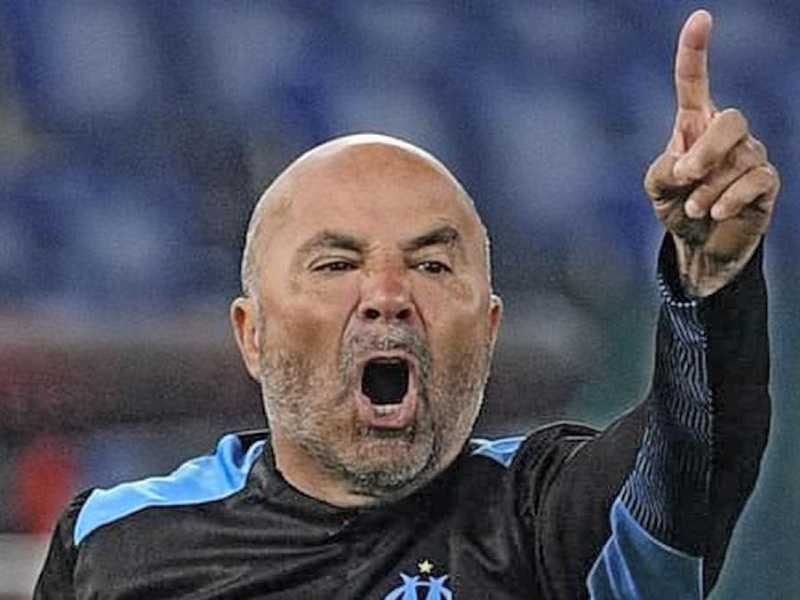 Tras su reciente despido del Sevilla, Sampaoli tendría nuevamente trabajo