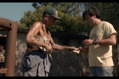 El personaje que encarna Daniel Hendler llega a Lapachito por la muerte de sus familiares.