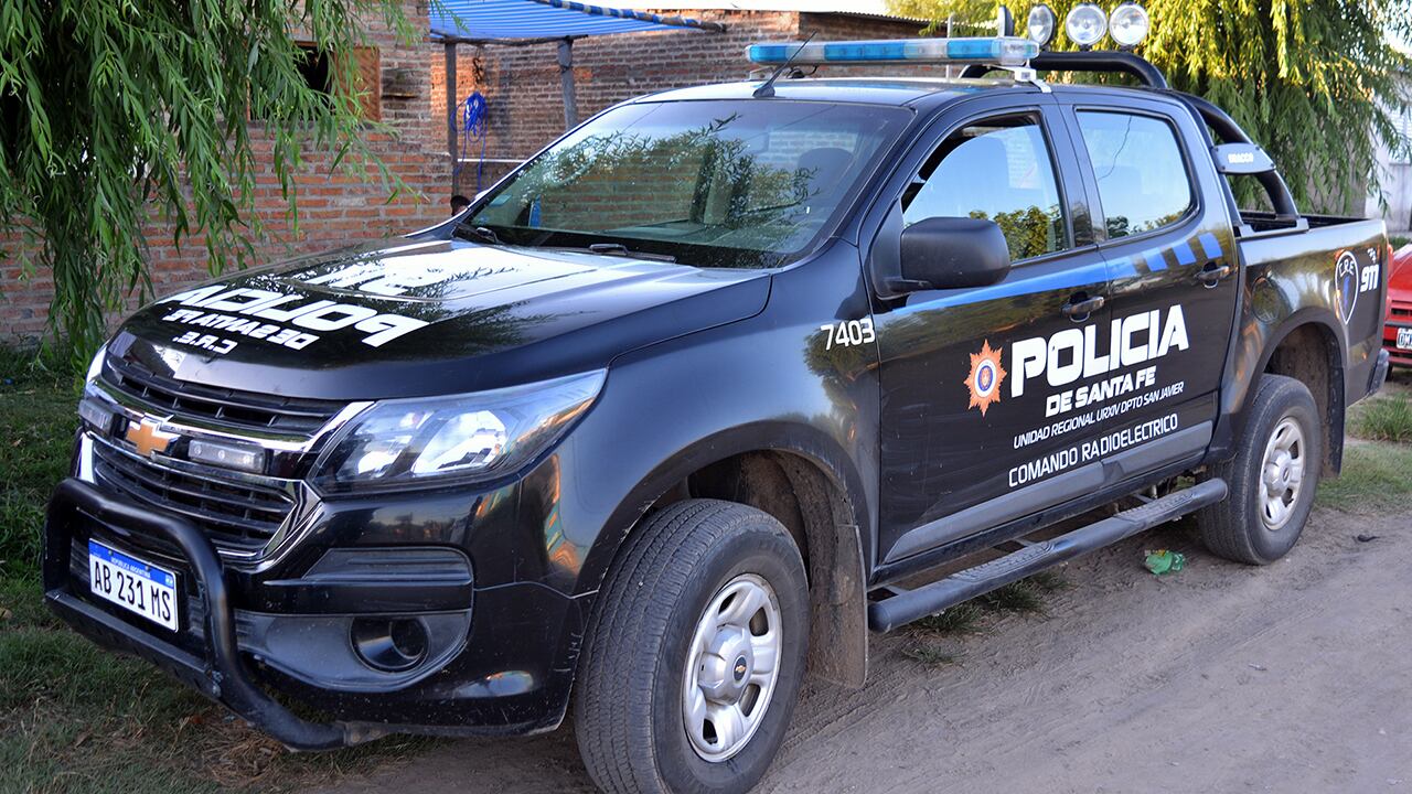 Una camioneta policial nueva en uno de los barrios de las afueras de la ciudad de San Javier.