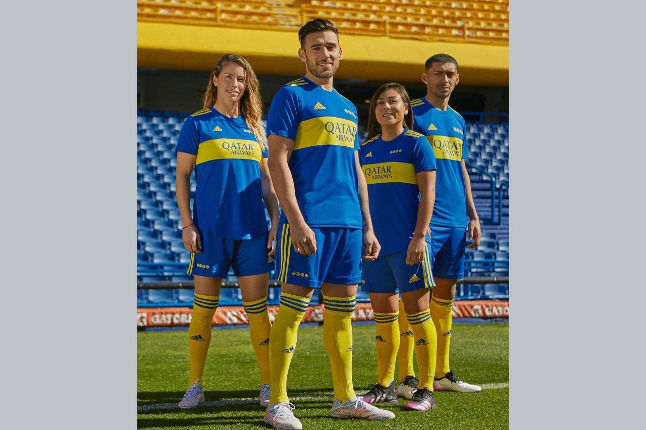 Futbolsitas del club, posan con la nueva camiseta xeneize.