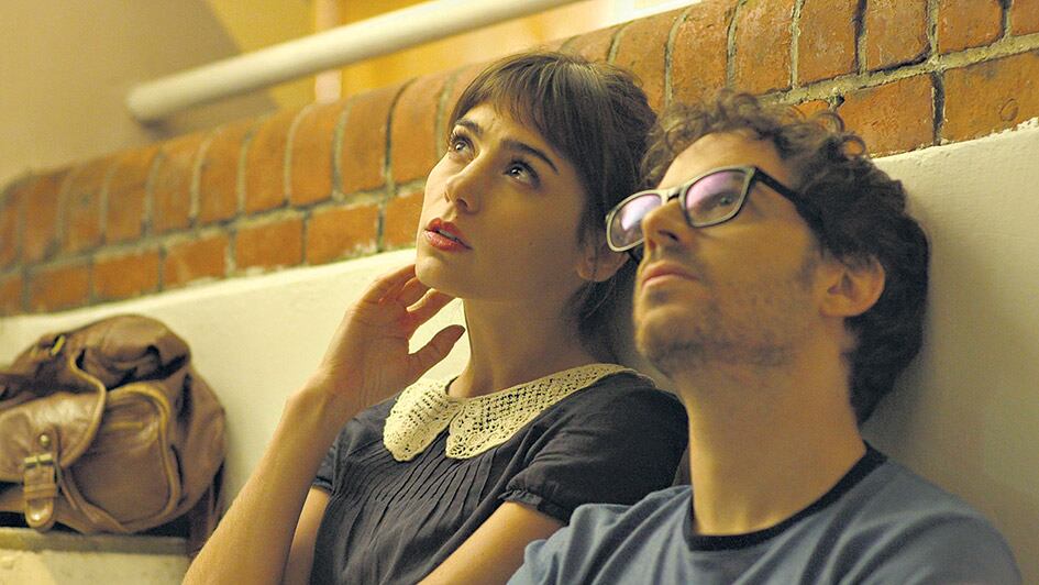 Paula Reca y Ezequiel Tronconi en un alto en sus periplos urbanos.