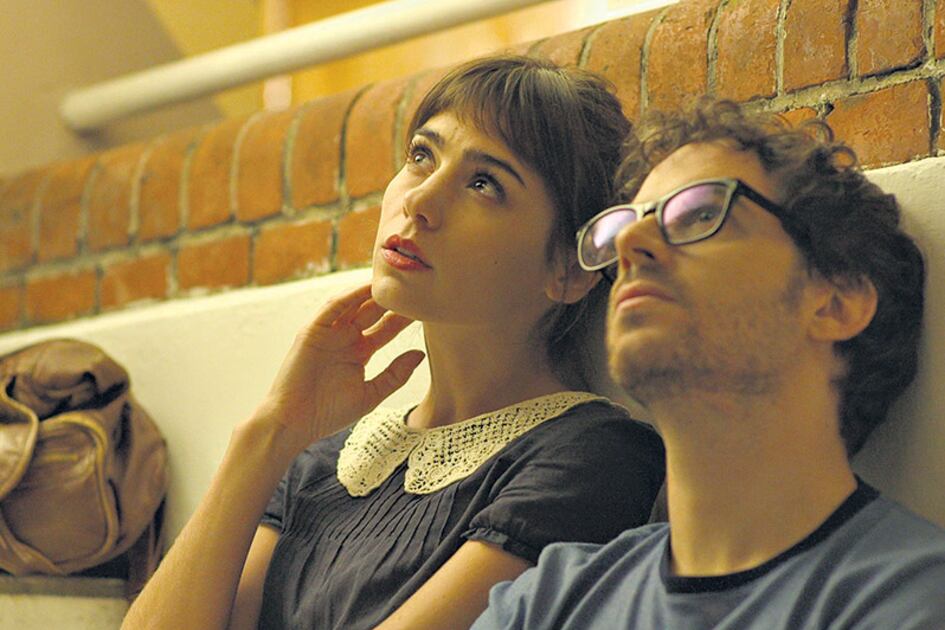 Paula Reca y Ezequiel Tronconi en un alto en sus periplos urbanos.