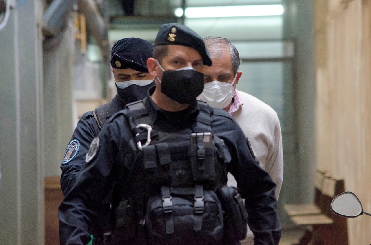 Luis Villalobos a la salida de la Cámara Penal