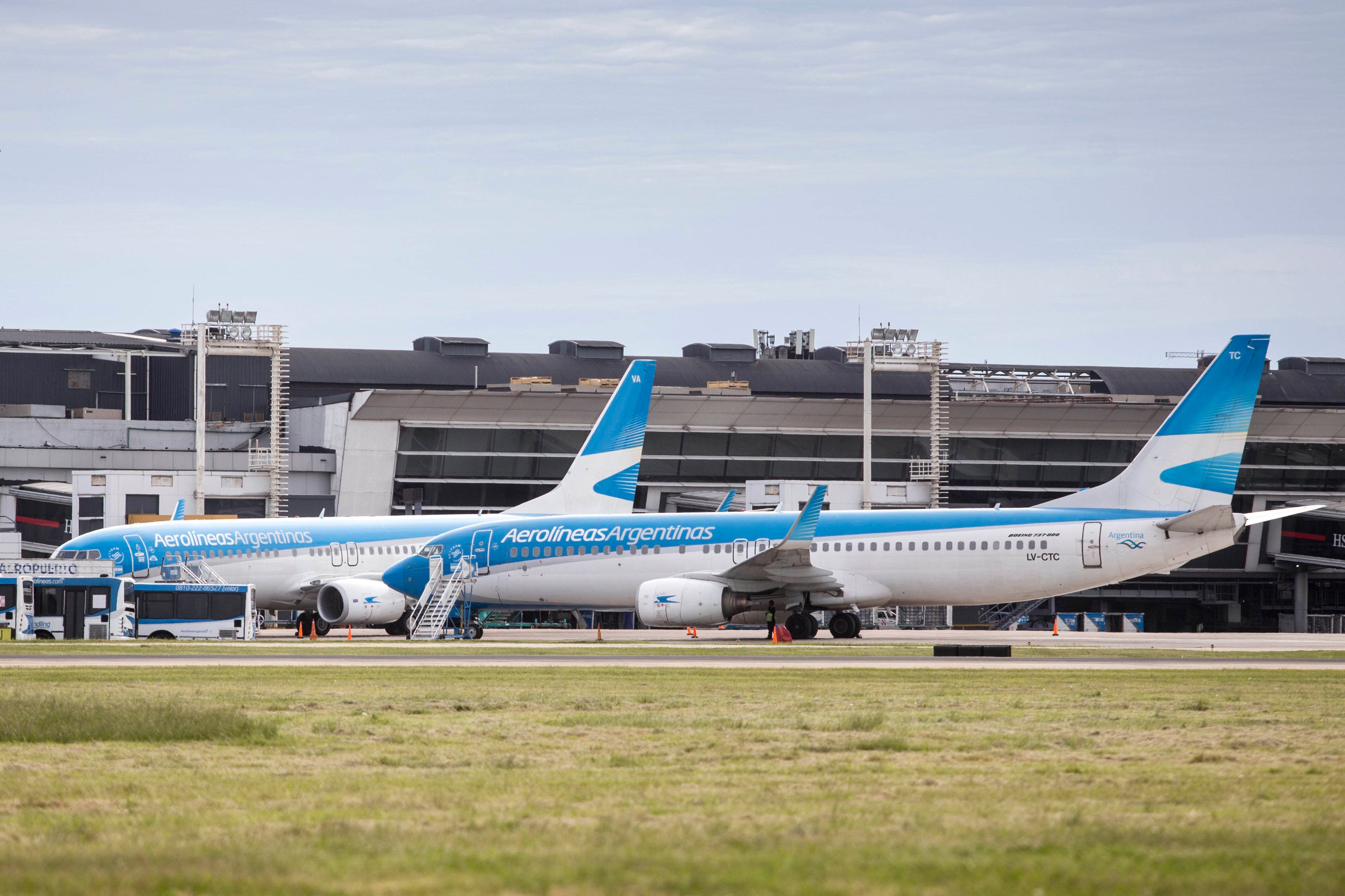 Desde Aerolíneas, aseguraron que no tendría sentido que los alcance el impuesto, porque facturan en pesos.