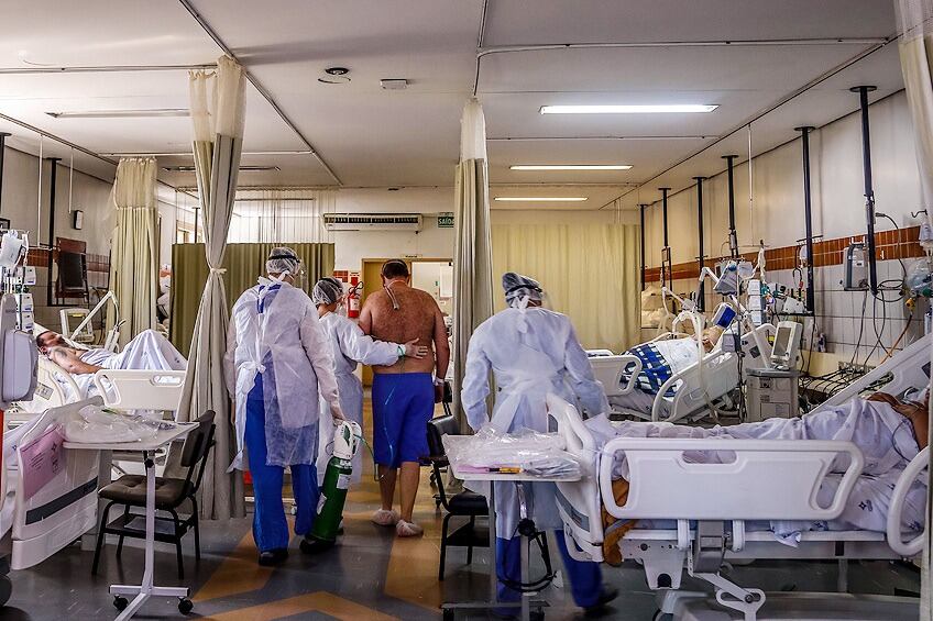 Brasil, el tercer país con más contagios del mundo, detrás de Estados Unidos e India, y acumula 11,1 millones de contagios y 266.000 muertos.