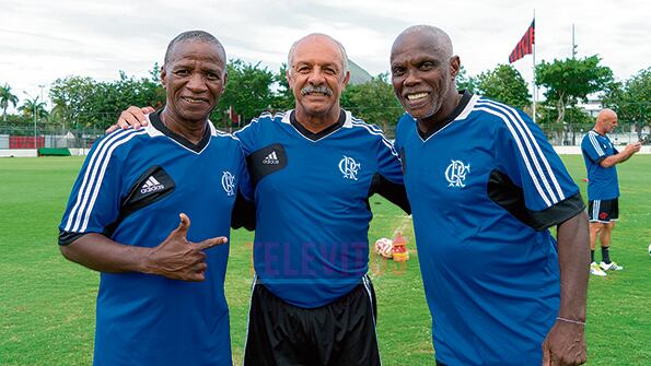 Según el documental, fueron los negros quienes inventaron el estilo de juego brasileño.