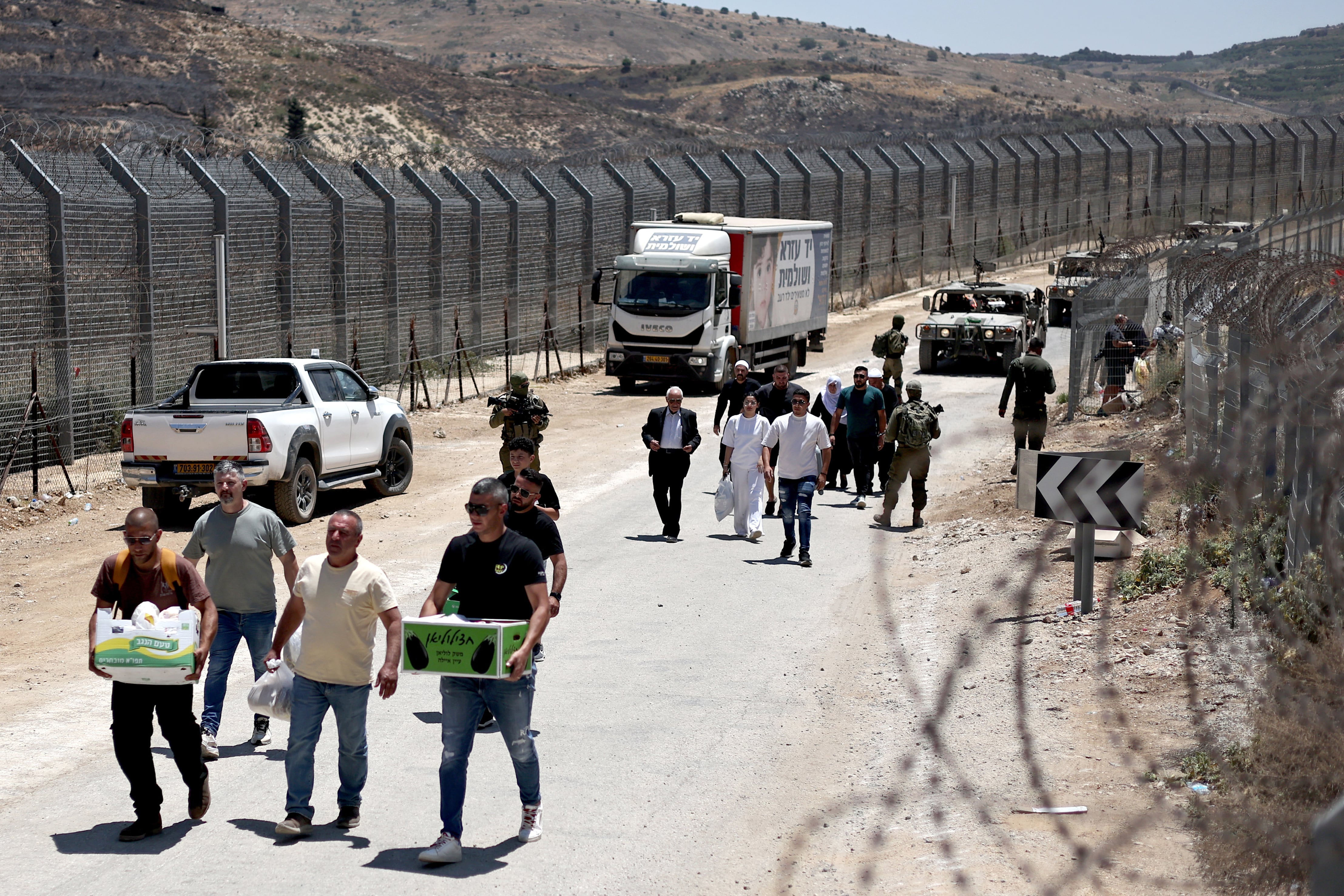Desplazados drusos emprenden elviaje de regreso a sus casas desde la Alturas de Golan. 