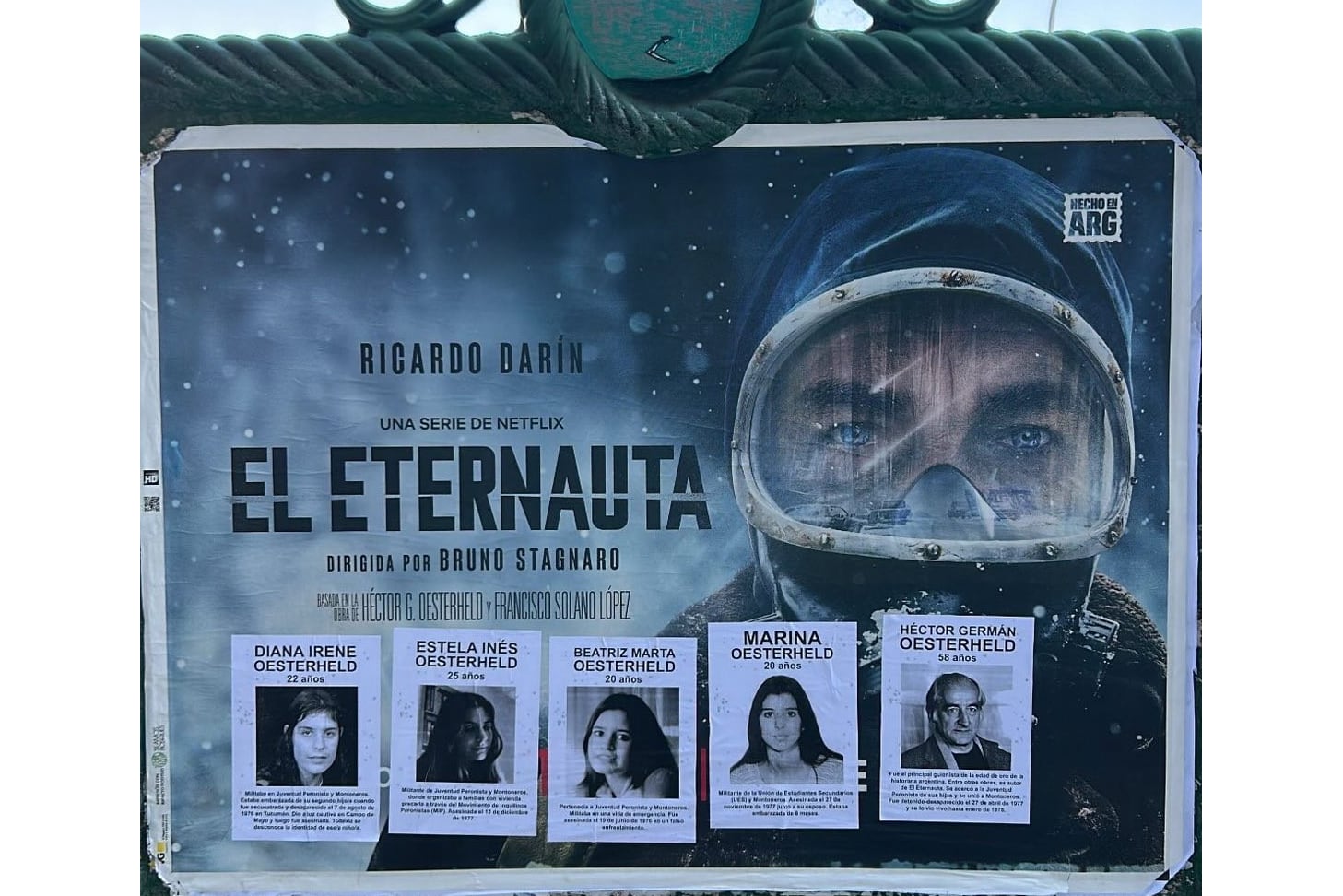 Un afiche de la serie, con los rostros de los Oesterheld