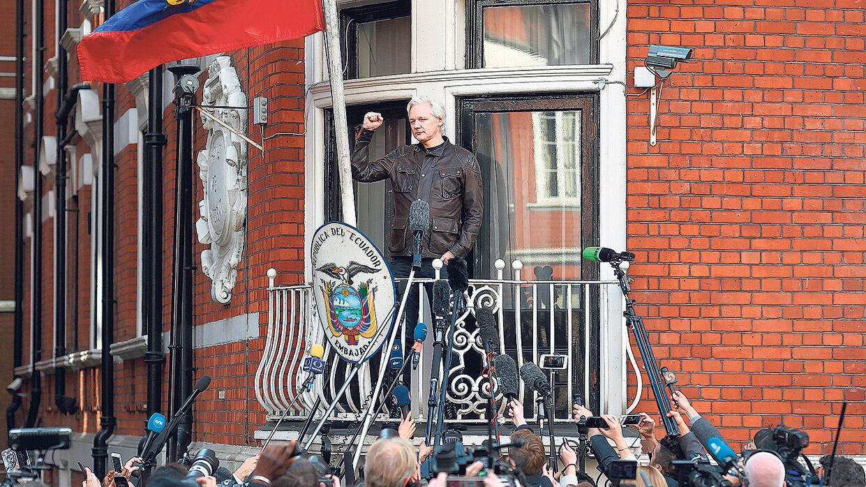 Assange, fundador de WikiLeaks, asilado en la embajada ecuatoriana desde 2012.