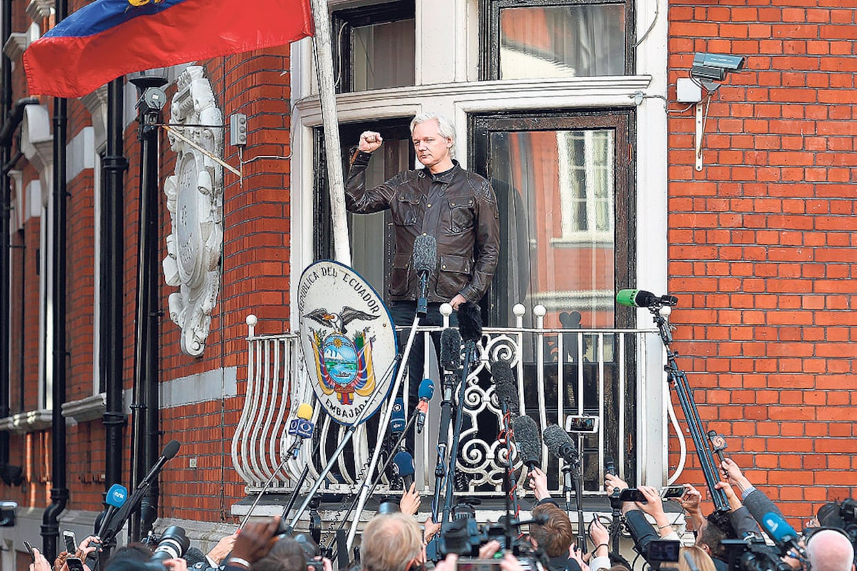 Assange, fundador de WikiLeaks, asilado en la embajada ecuatoriana desde 2012.