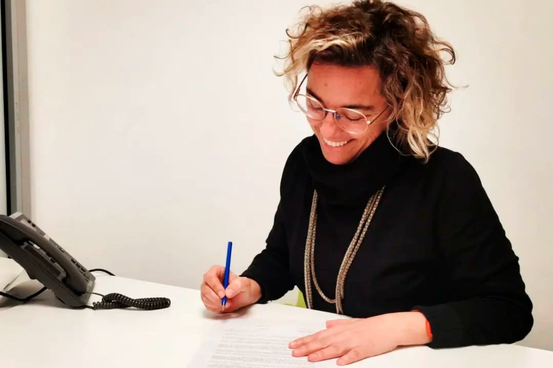 Giglio tenía siete años cuando desaparecieron sus padres. Trabajó durante años como periodista y después se dedicó a la enseñanza.