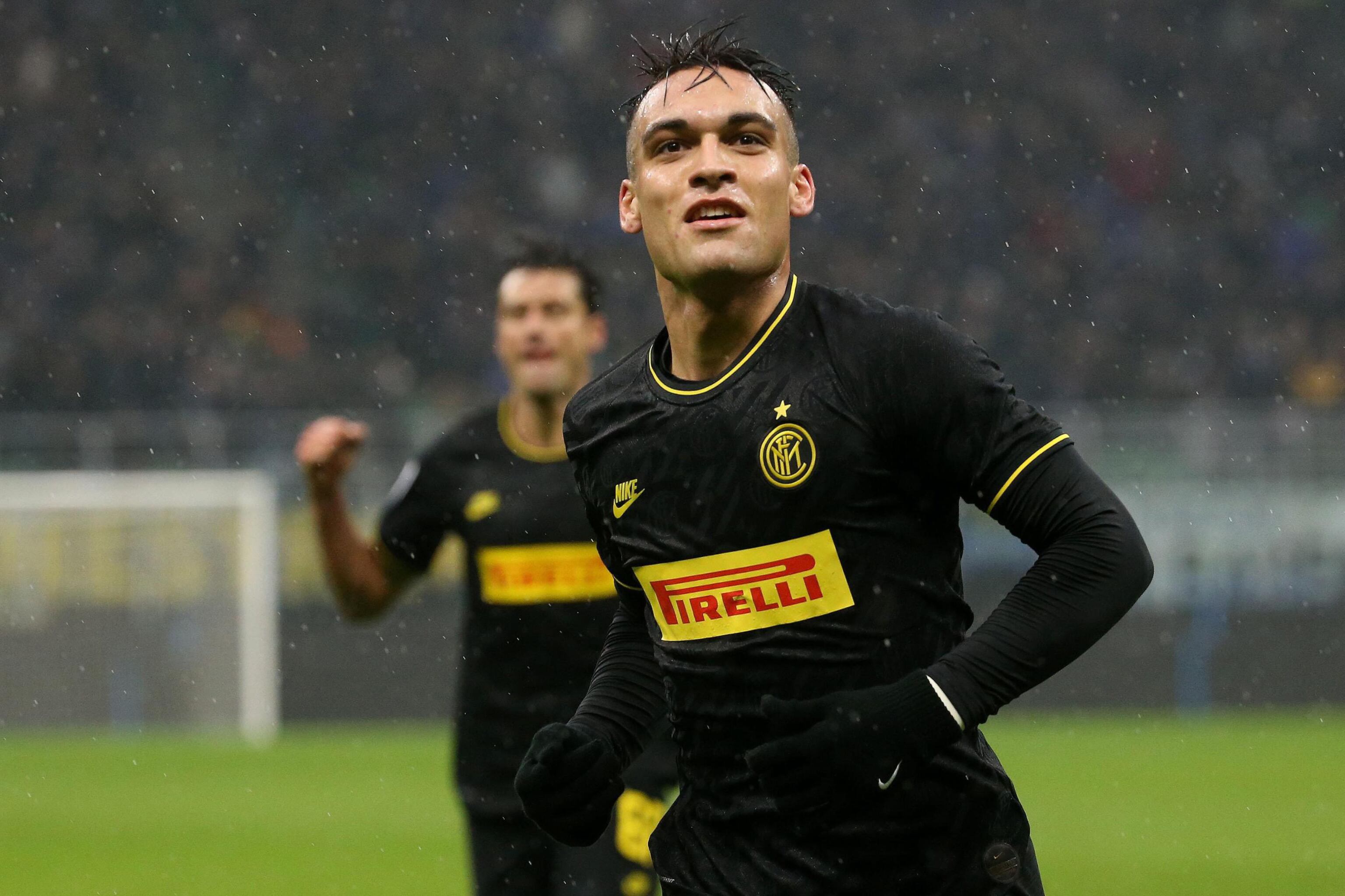 Lautaro Martínez festeja su segundo tanto para el Inter.