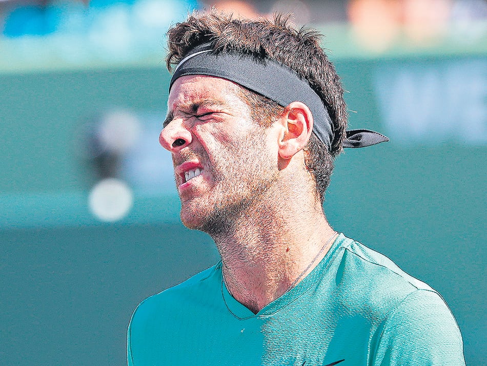 El gesto de bronca de Juan Martín Del Potro, quien desperdició chances ante un sólido Federer.