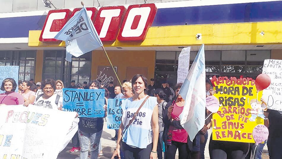 “Lo que hacen es una locura”, denunciaron los dirigentes sociales.