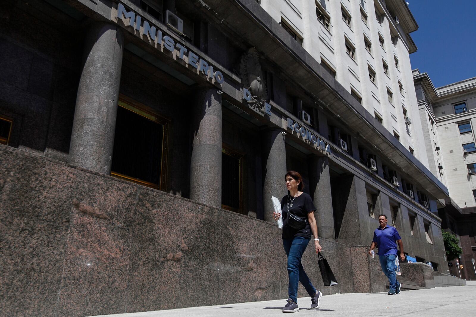 La primera licitación del mes permitió a Economía alzarse con 770.000 millones de pesos.