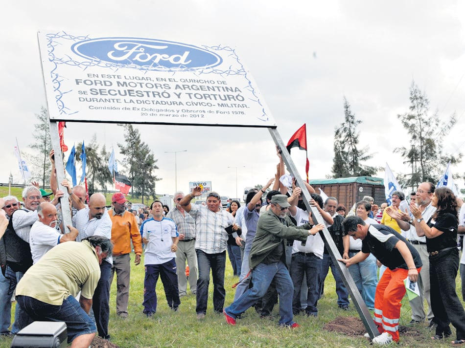 En medio de las postergaciones del juicio, uno de los tres procesados en la causa ya falleció.