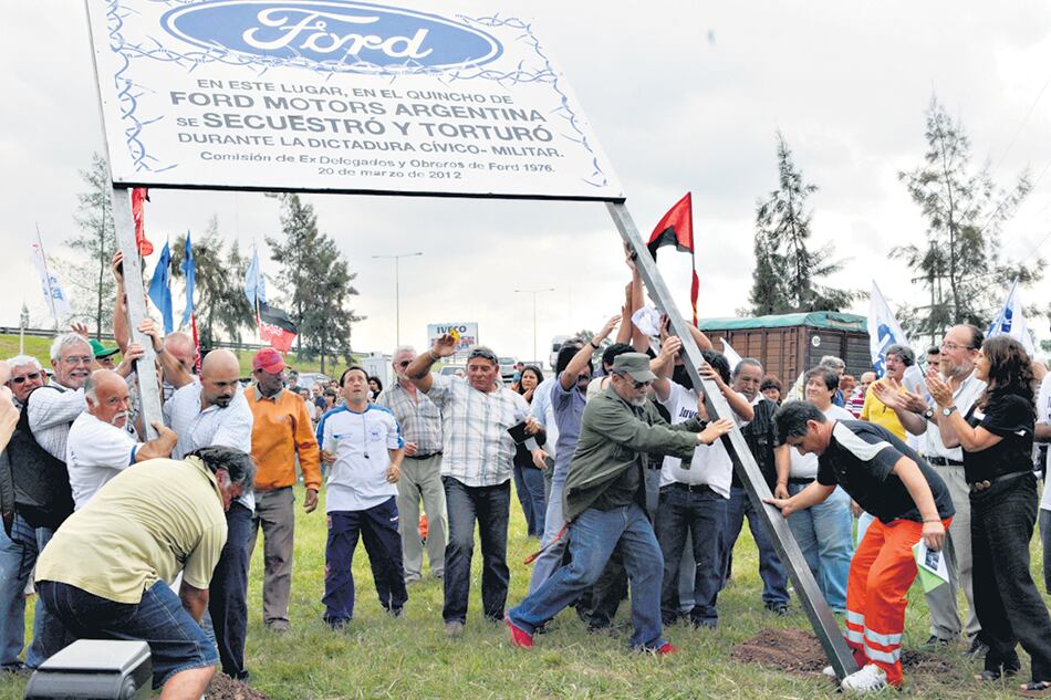 En medio de las postergaciones del juicio, uno de los tres procesados en la causa ya falleció.