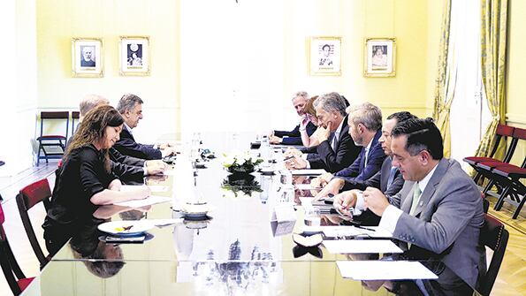 “Si (los gremios) van con decisión política de confrontar, es mucho más difícil”, lanzó Finocchiaro tras una reunión de gabinete.