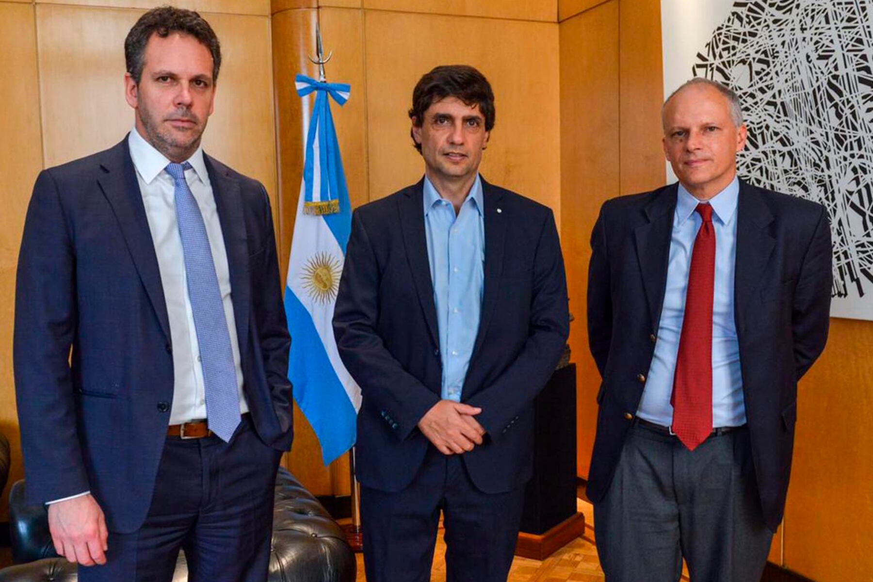 El presidente del Banco Central, Guido Sandleris, el ministro de Hacienda, Hernán Lacunza, y el jefe del Departamento del Hemisferio Occidental del FMI, Alejandro Werner