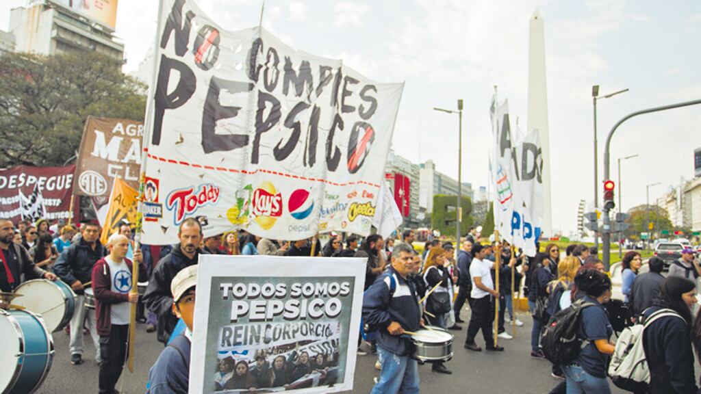 Los ex trabajadores llevaron su propuesta a Diputados.