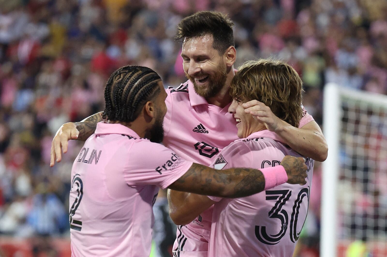 Yedlin y Cremaschi celebran el golazo de Messi