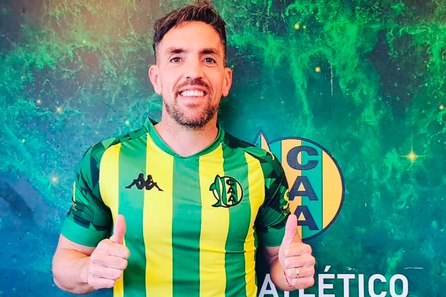 Hauche con su nueva camiseta