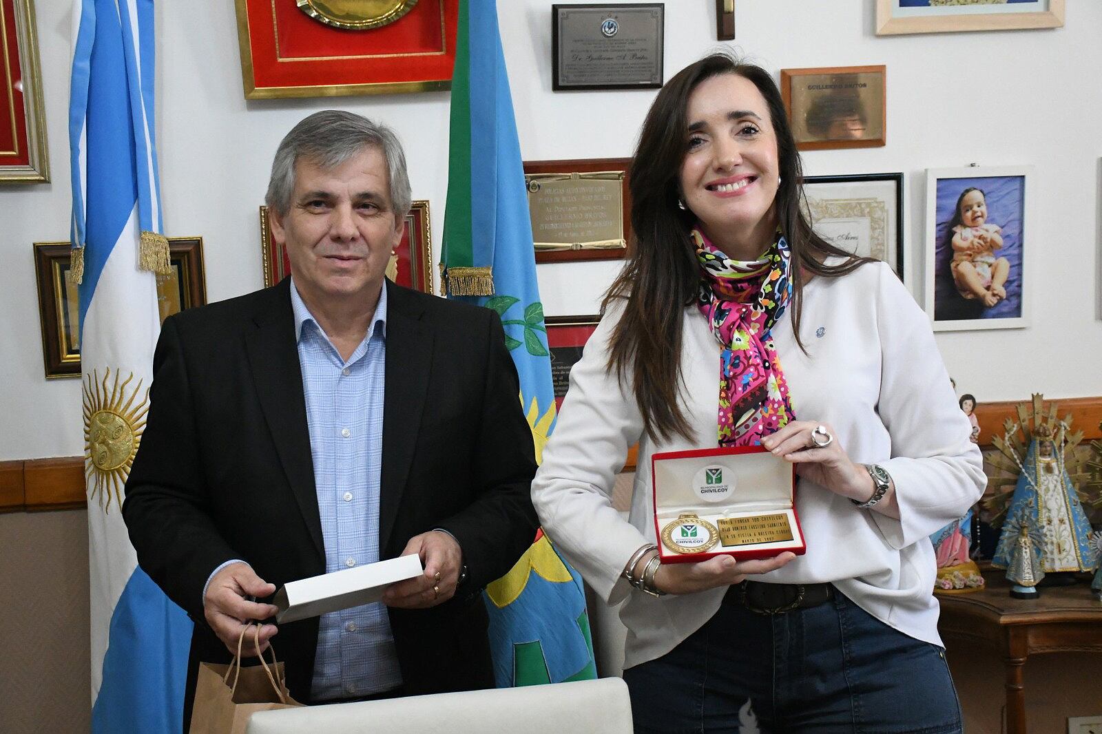 Guillermo Britos y Victoria Villarruel en Chivilcoy.