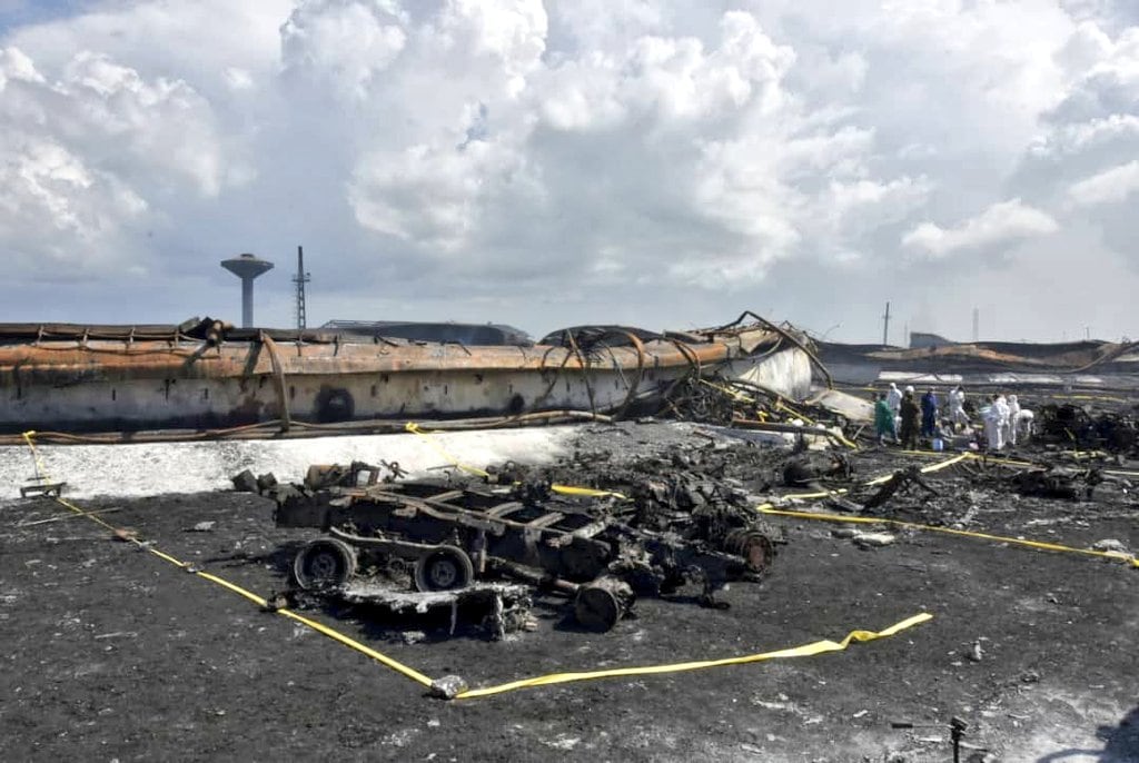 Equipo de Medicina Legal trabajando en la zona de la explosión / Presidencia de Cuba