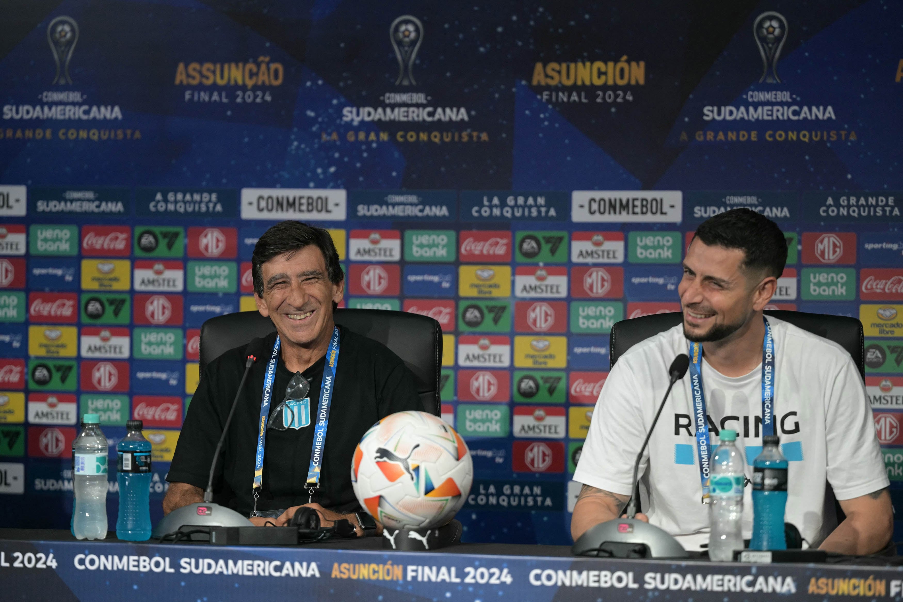 Gustavo Costas y Gabriel Arias, sonrientes en la previa de la gran final.