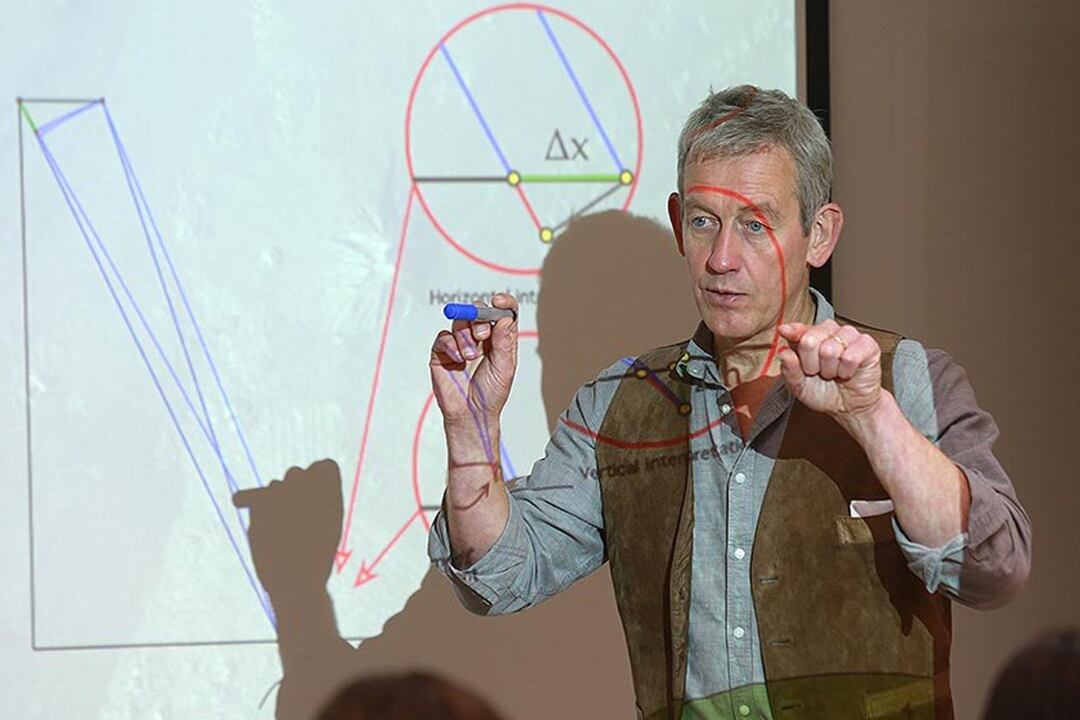 El físico belga y profesor de la UNRN, Dominique Derauw, revela cómo las imágenes satelitales contribuyen a descubrir territorios ocultos