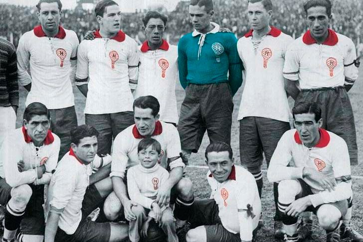 Huracán del 26. Arriba: Bartolucci, Settis, Souza, Negro, Federici y Pratto. Abajo: Loizo, Spósito, Stábile, Chiessa y Onzari.