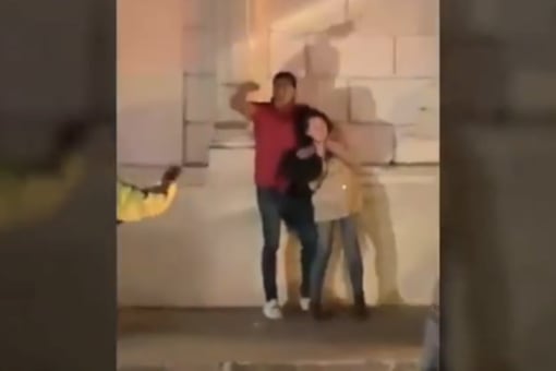 El asesinato ocurrió cuando el hombre cuando estaba rodeado por policías.