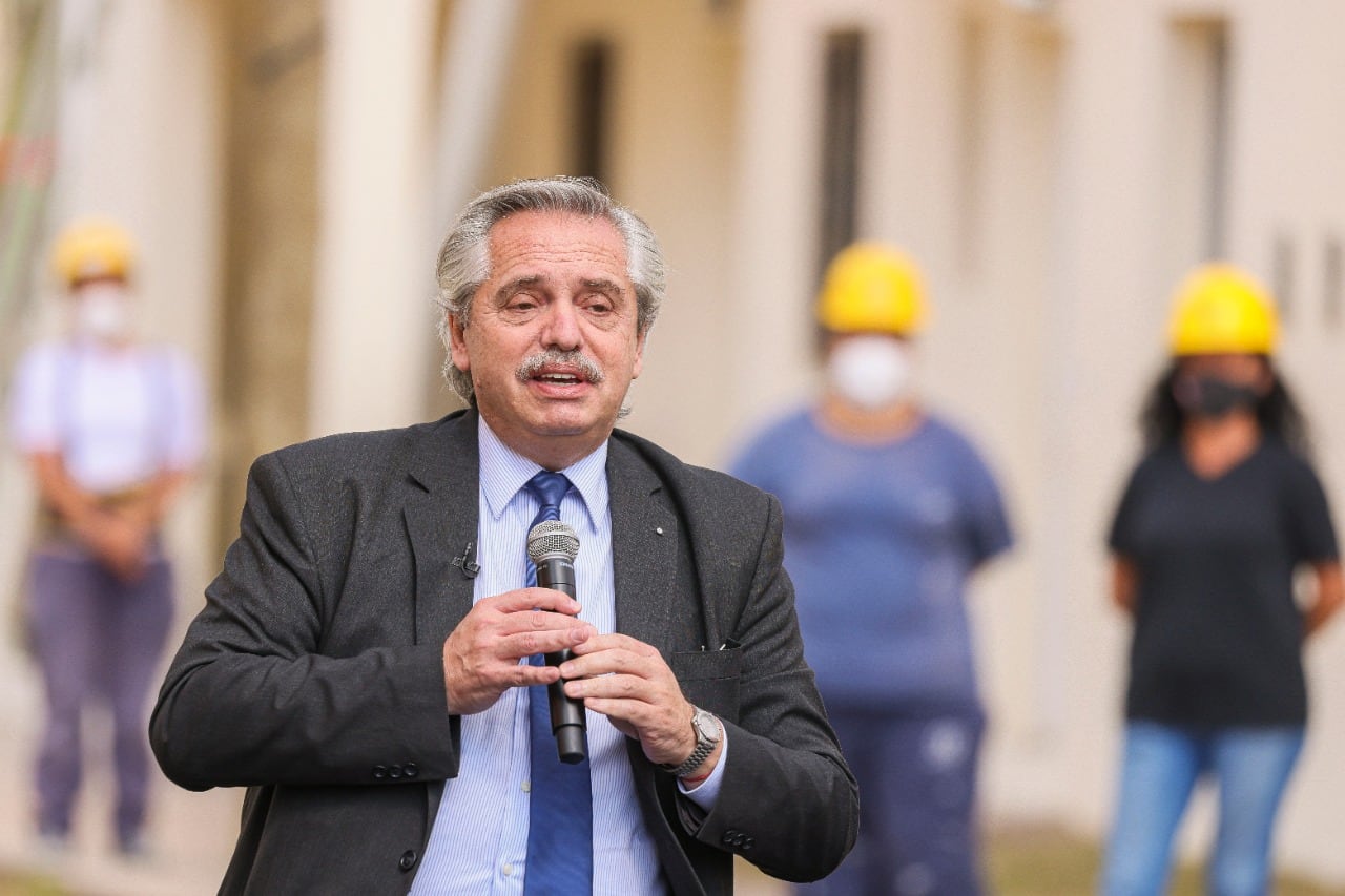 Alberto Fernández en el barrio Saladita de Avellaneda.
