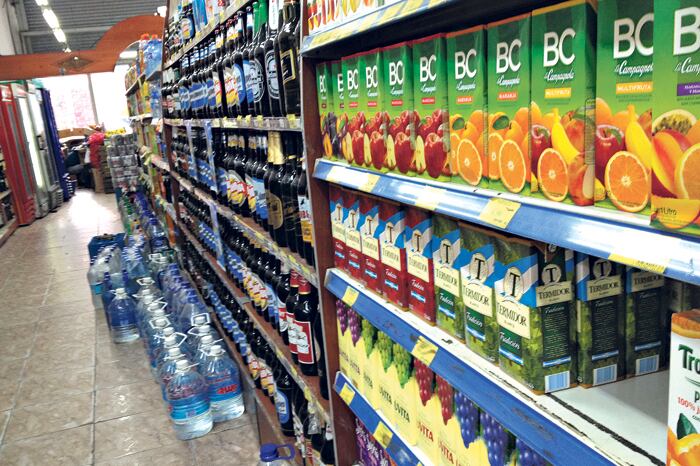 La contracción en los niveles de consumo se repite en distintos índices de cámaras empresarias, universidades y consultoras privadas.