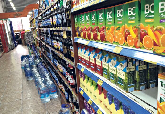 La contracción en los niveles de consumo se repite en distintos índices de cámaras empresarias, universidades y consultoras privadas.