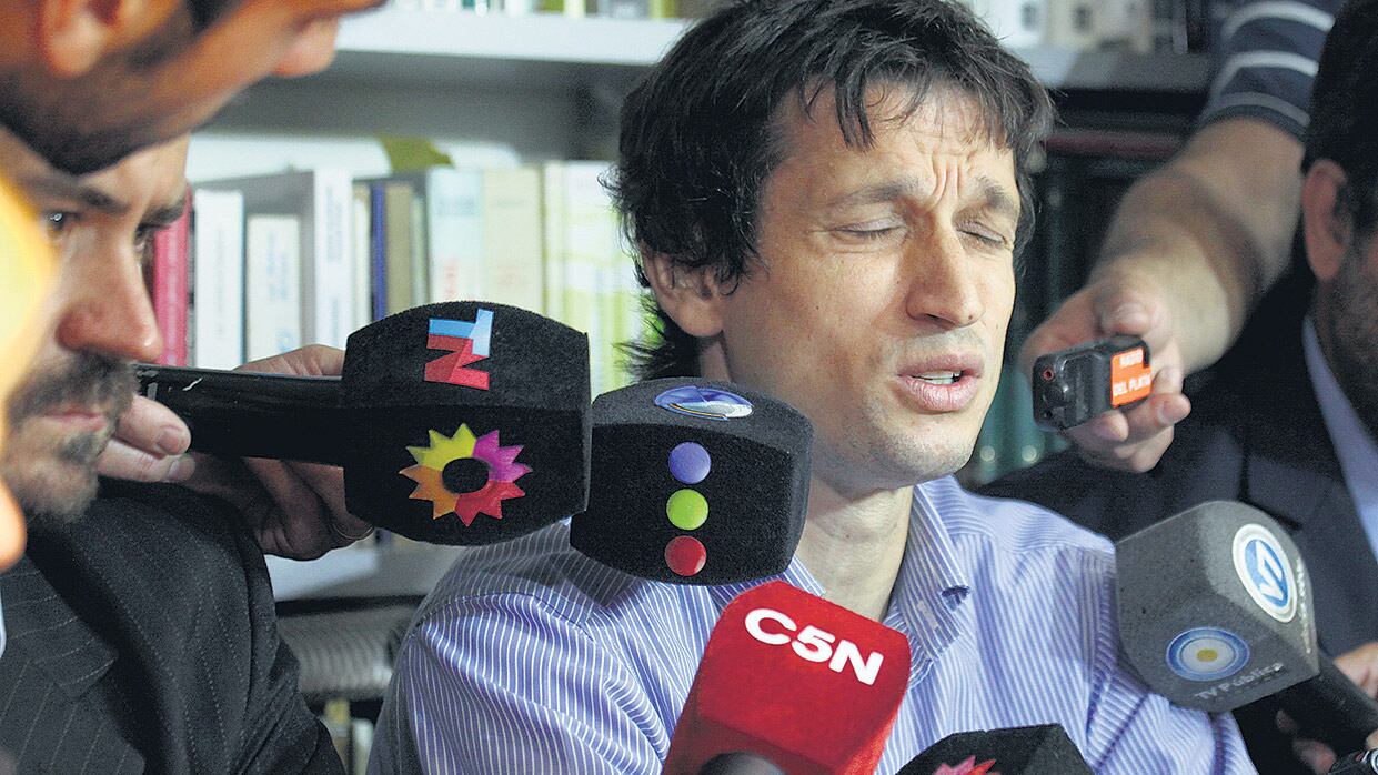Diego Lagomarsino debe llevar una tobillera electrónica y tiene prohibición de salir del país.