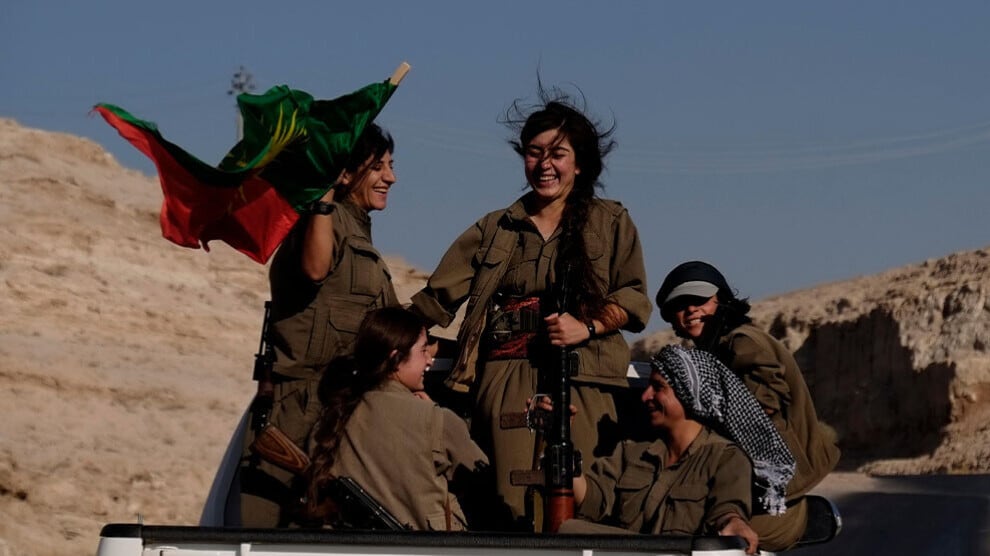 La historia de las mujeres de Kurdistán se profundizó en las últimas décadas a través de una perseverante militancia casa por casa, defendiendo el territorio kurdo a través de la insurgencia armada.