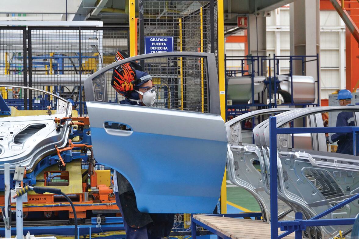 Las autopartistas Axalta, Saint Gobain y Basf cesaron sus actividades en el país.