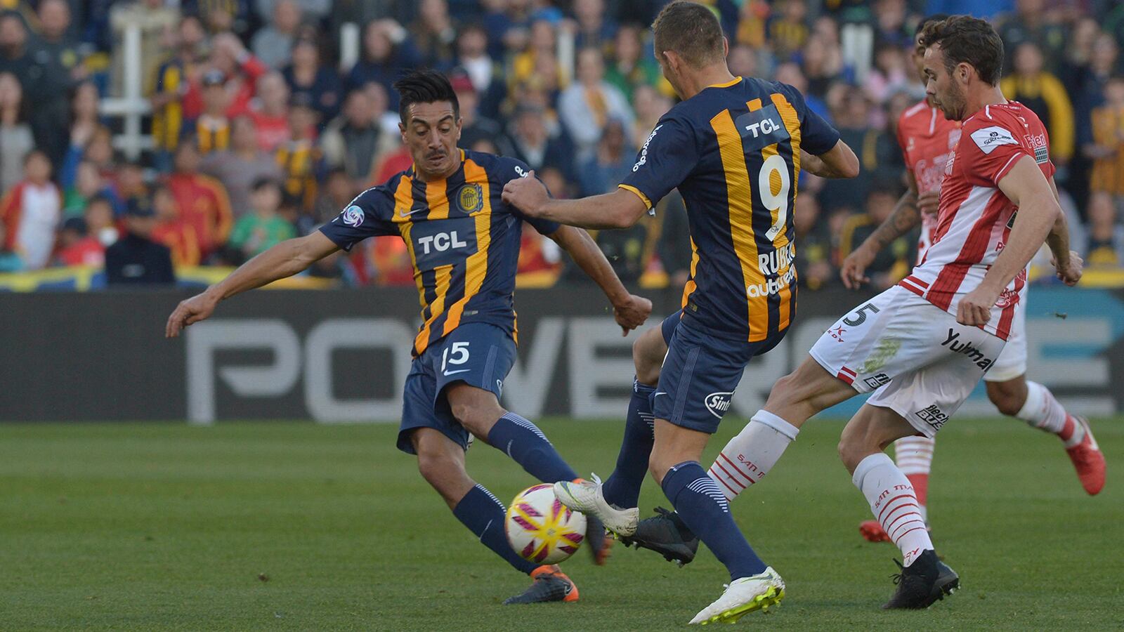 Camacho asociado con Ruben para el primer gol de Central que llegó en un momento impensado.