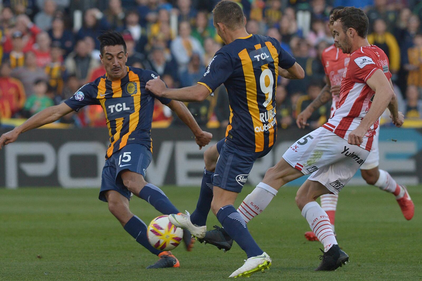 Camacho asociado con Ruben para el primer gol de Central que llegó en un momento impensado.