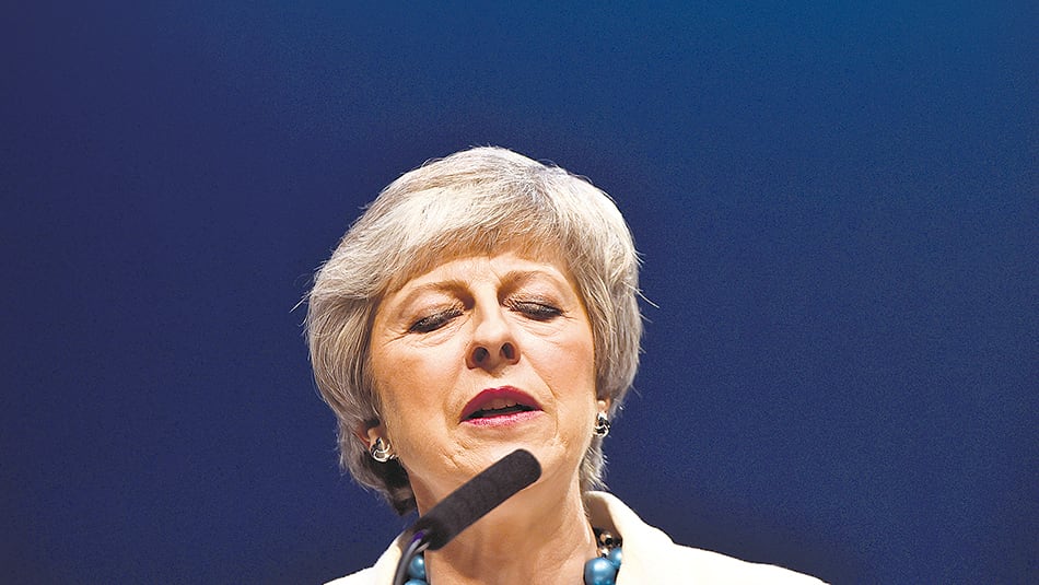 Theresa May debió afrontar pedidos de renuncia tras la derrota en las municipales.