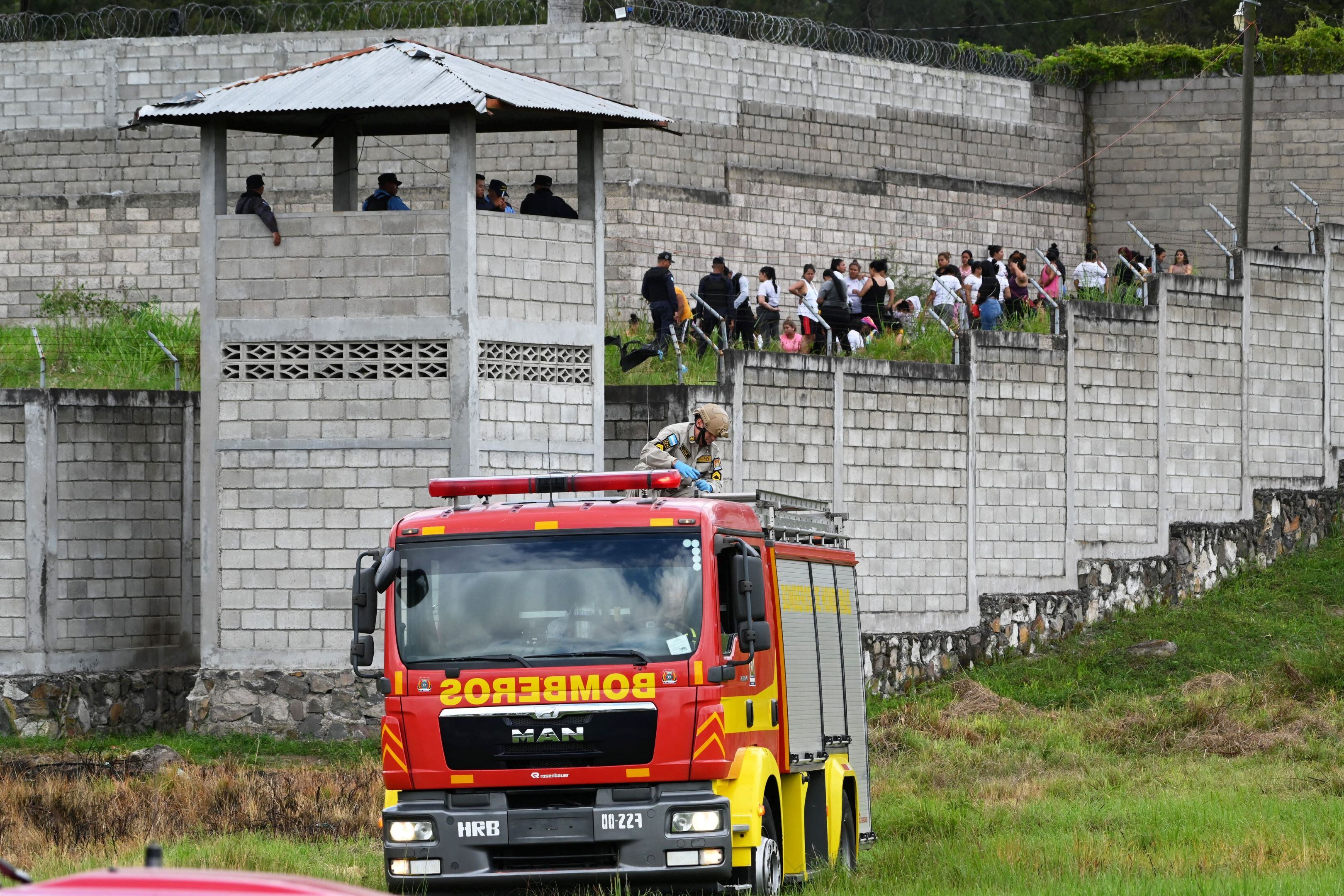El Cuerpo de Bomberos, presente en la cárcel para apagar los incendios