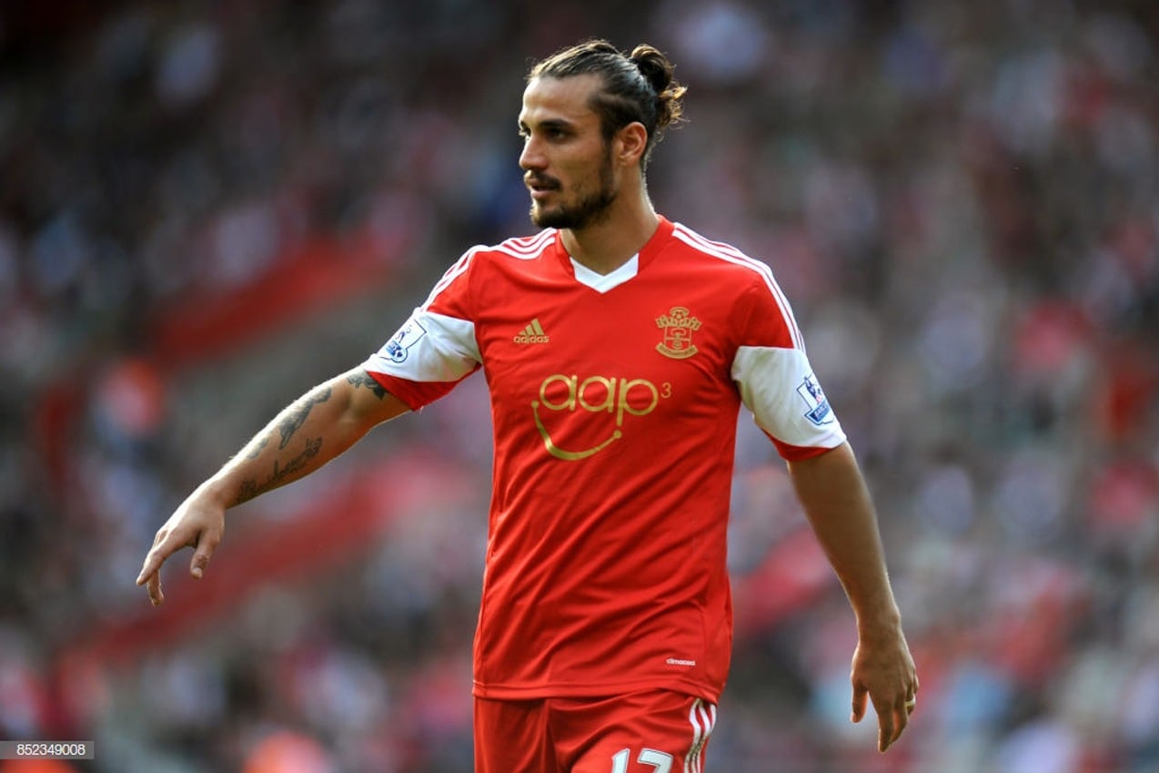 Osvaldo luciendo la camiseta del Southampton inglés.