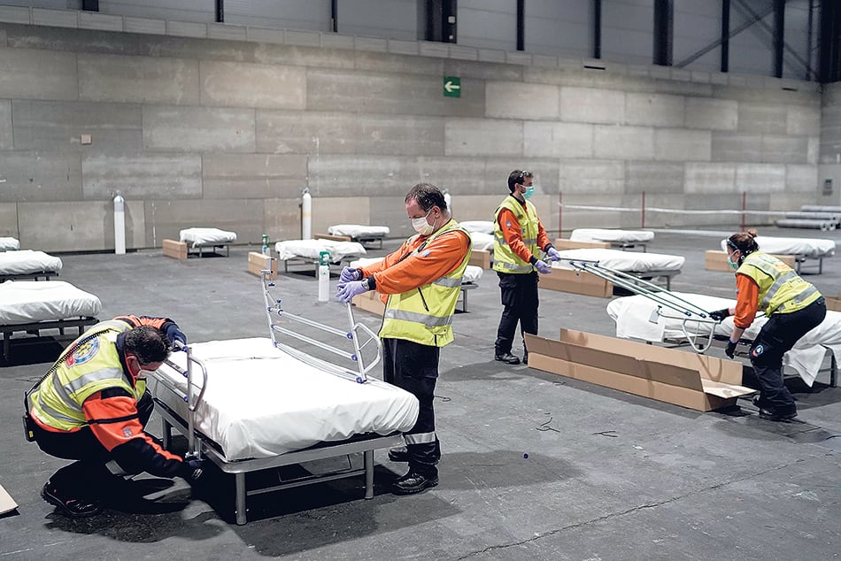 El ejército español comenzó a montar hospitales de campaña en Madrid y otras ciudades.