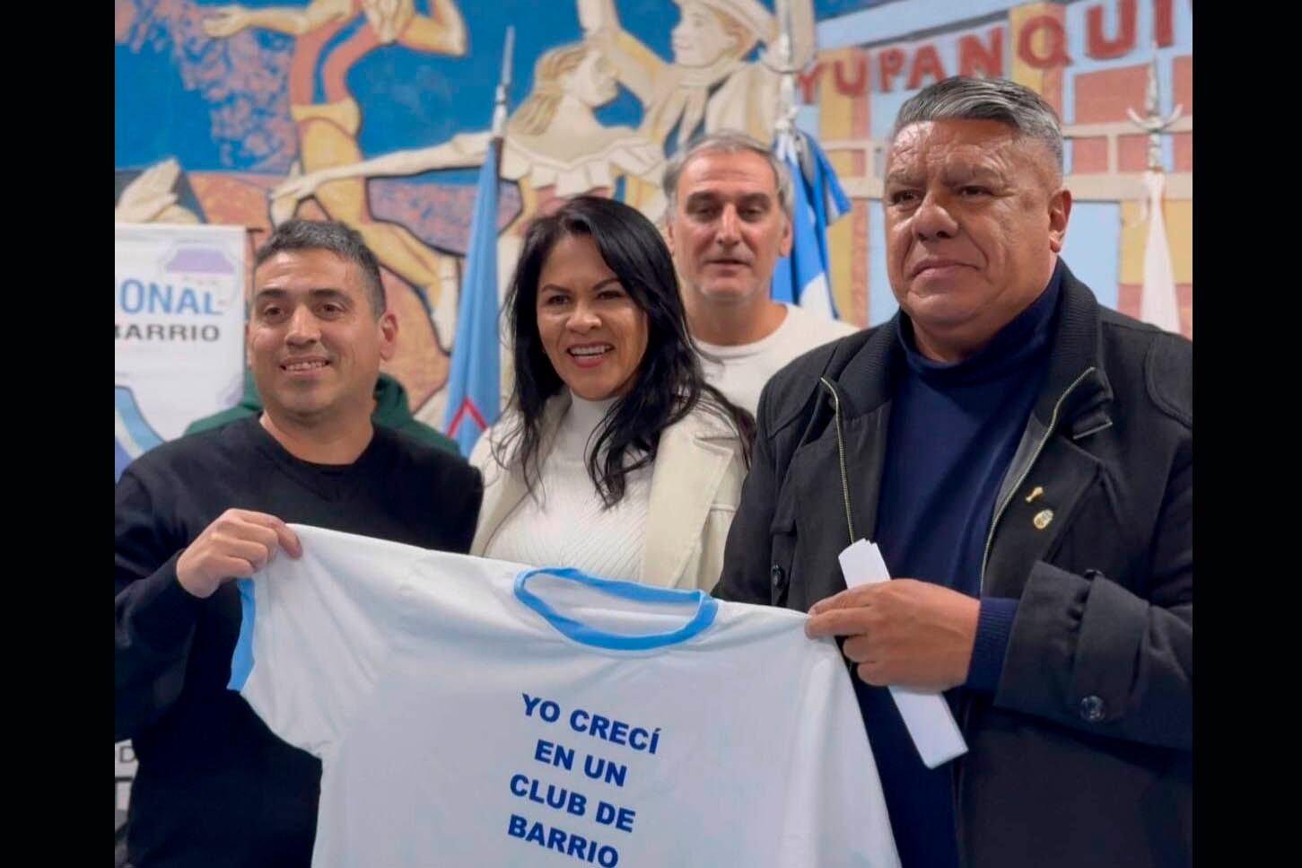 Chiqui Tapia y su apoyo a los Clubes de Barrio.