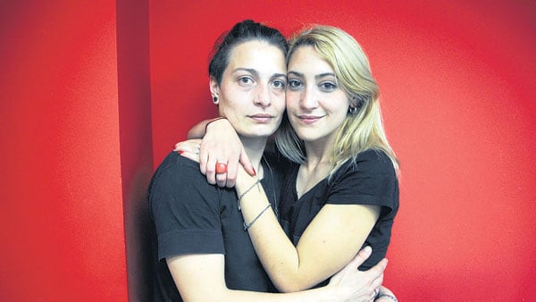 Mariana Gómez y Rocío Girat, el matrimonio del beso.